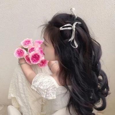 当红小花深夜密会神秘女子，整整一周内幕曝光，评论区沦陷